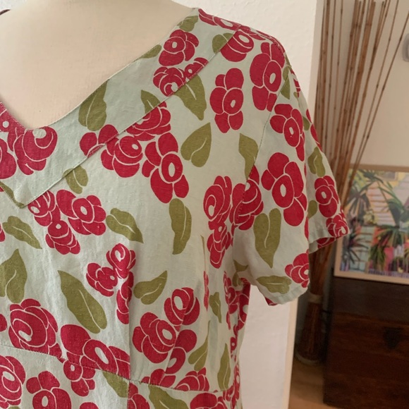 Linen dress with cherry colored flower print; swingy; v-neck; short sleeves - Picture 4 of 15